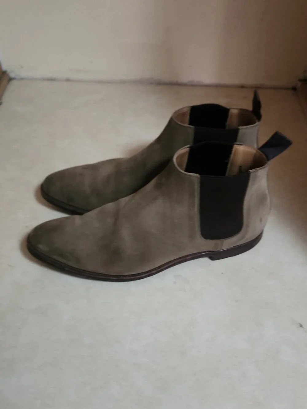 Men's Suede Chukka Boots in Taupe Brown